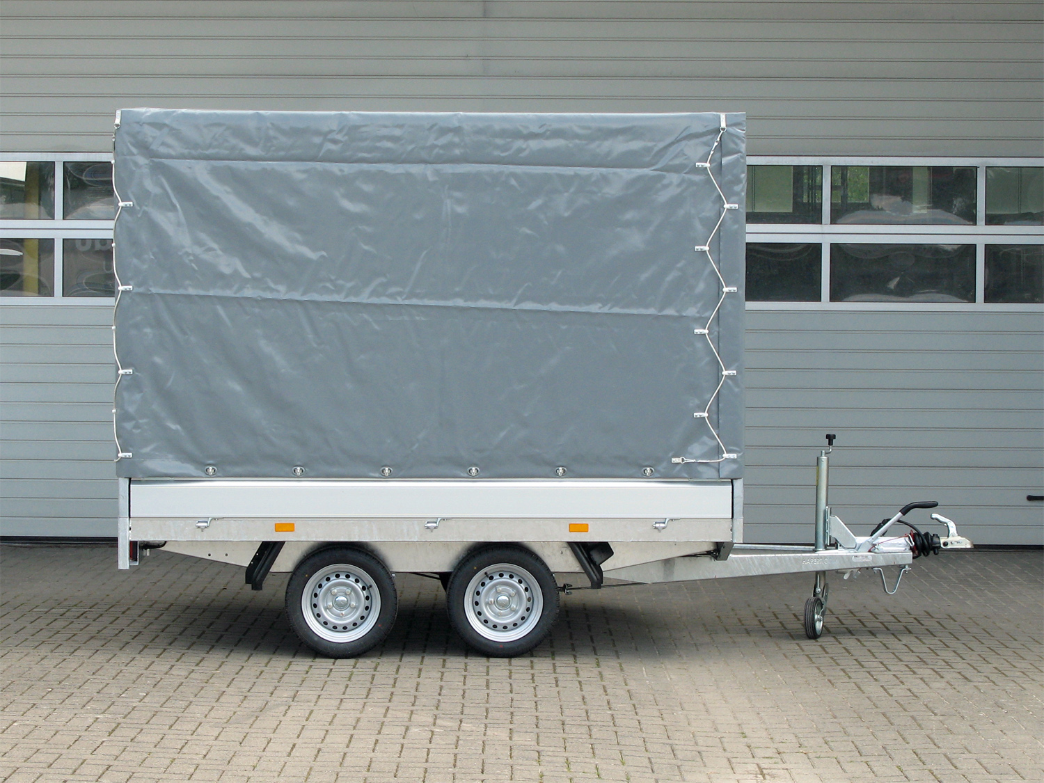 Hapert Azure H-2 – 2000 – 3050 x 1800 Niedriges Fahrwerk – Hochplane 1800 mm